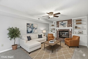 8029 Cardinal Cove W in Indianapolis, IN - Building Photo