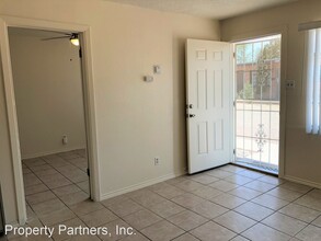 536 Alcazar St SE in Albuquerque, NM - Foto de edificio - Building Photo