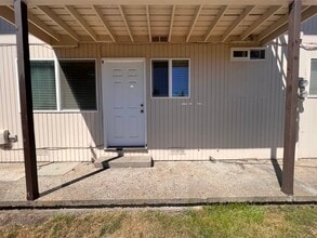 271 Clay St E in Monmouth, OR - Building Photo - Interior Photo