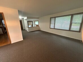 921 Wilmot Rd in Deerfield, IL - Building Photo - Building Photo