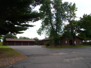 Larsons Cedar Court Apartments in Menomonie, WI - Building Photo - Other