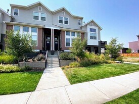 5447 Valentia St in Denver, CO - Building Photo