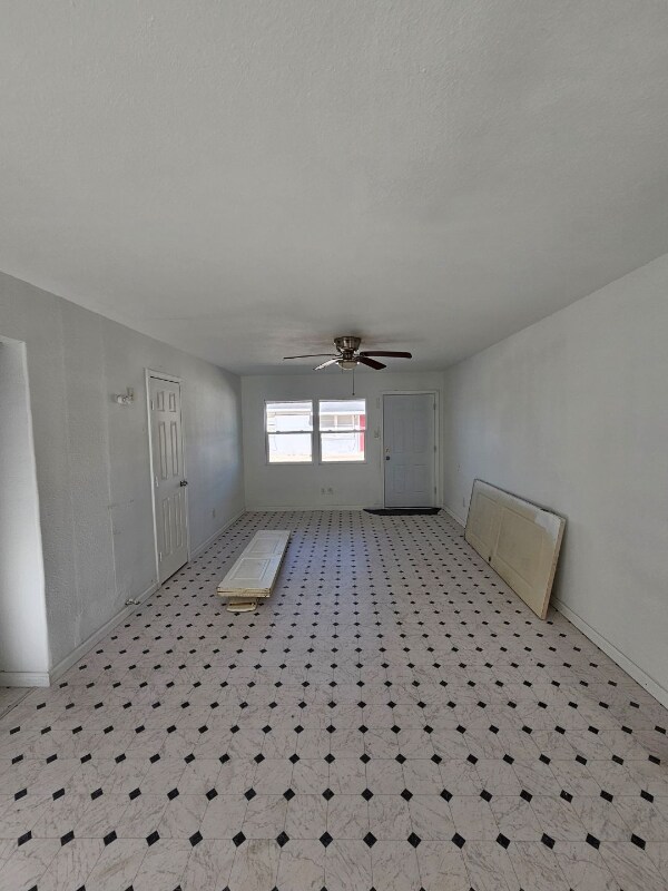 1726 E Dartmouth St, Unit A in Lubbock, TX - Building Photo - Building Photo