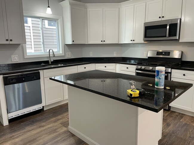 10 John St, Unit 1 in Chelsea, MA - Foto de edificio - Building Photo