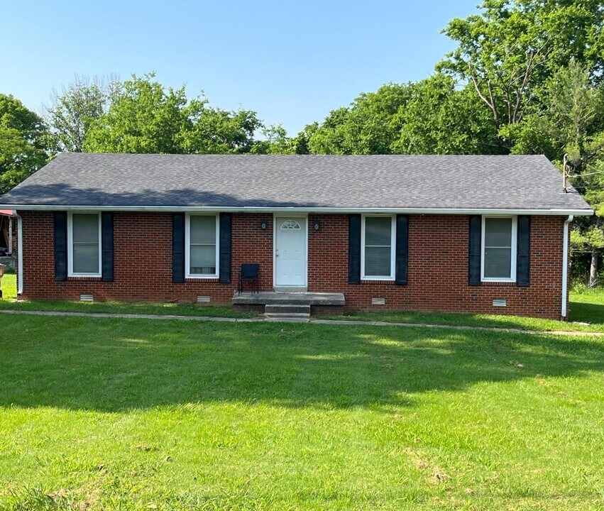 1824 Holloway Cir in Lebanon, TN - Building Photo