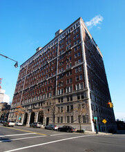 No.1 Sutton Place South in New York, NY - Building Photo - Building Photo