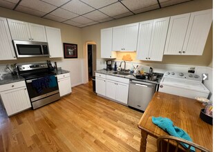 28 Cameron Ave in Somerville, MA - Foto de edificio - Building Photo