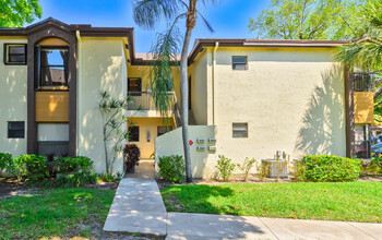 4527 Carambola Cir S in Coconut Creek, FL - Building Photo - Building Photo