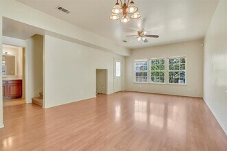 2115 E 18th St in Austin, TX - Foto de edificio - Building Photo