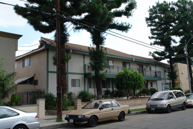 21801 Lanark St in Canoga Park, CA - Building Photo - Building Photo