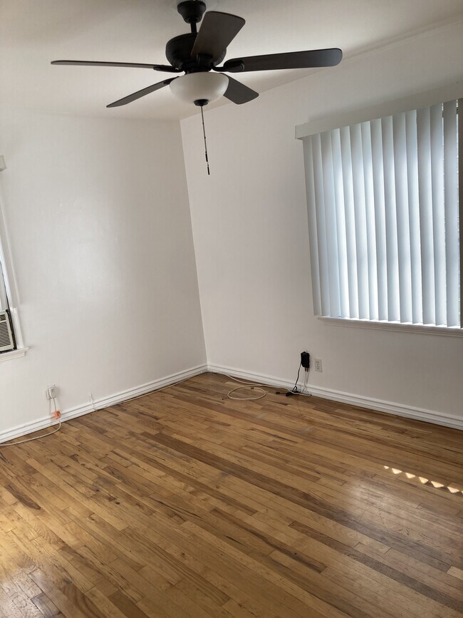 1032 N Croft Ave in Los Angeles, CA - Building Photo - Building Photo