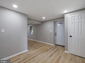 212 Fourth Ave, Unit 212 AptB in Lansdowne, MD - Foto de edificio - Building Photo