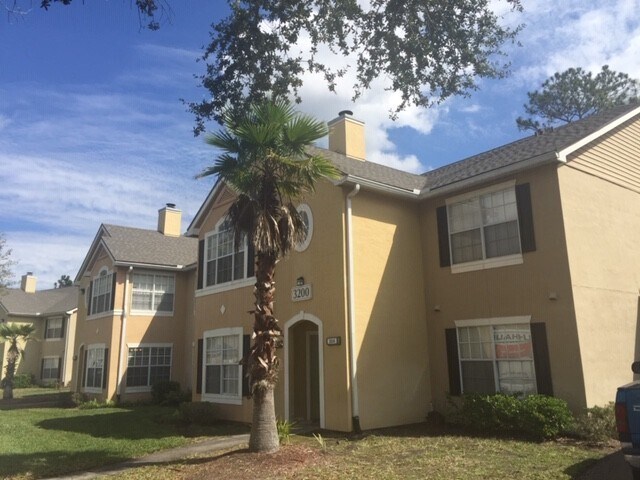 1717 County Rd 220 in Fleming Island, FL - Building Photo