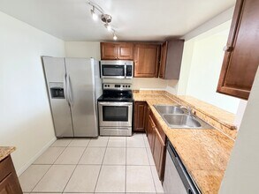496 NW 165th St in Miami, FL - Building Photo - Building Photo