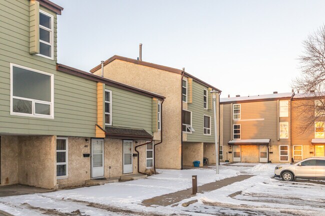 Lee Ridge I in Edmonton, AB - Building Photo - Building Photo