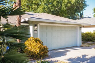 60 Vivian Dr in Pleasant Hill, CA - Building Photo - Building Photo