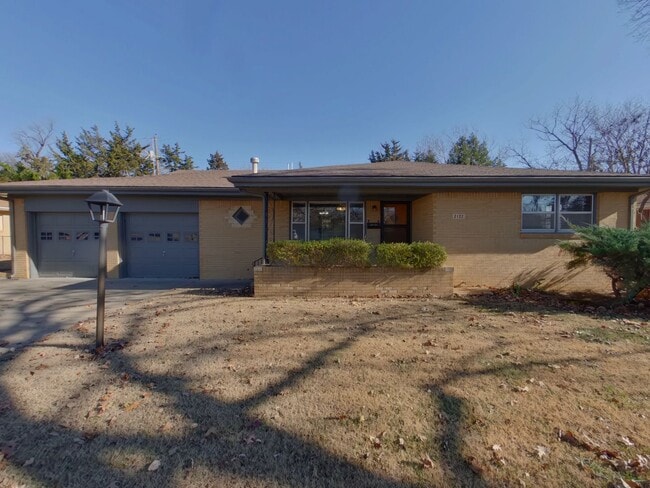 2122 S Chautauqua Ave