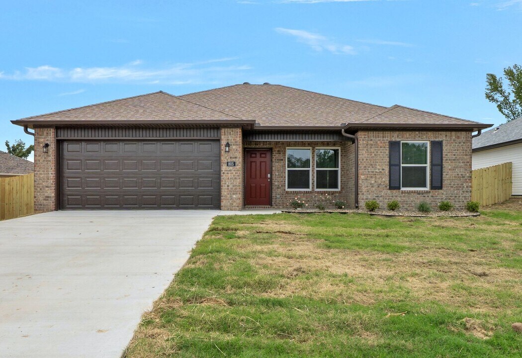 805 Pine Tree Rd in Jacksonville, AR - Building Photo