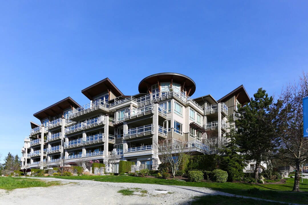 530-580 Raven Woods Dr in North Vancouver, BC - Building Photo