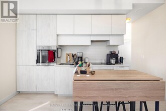 5807-5808 EGLINTON Ave in Toronto, ON - Building Photo - Building Photo