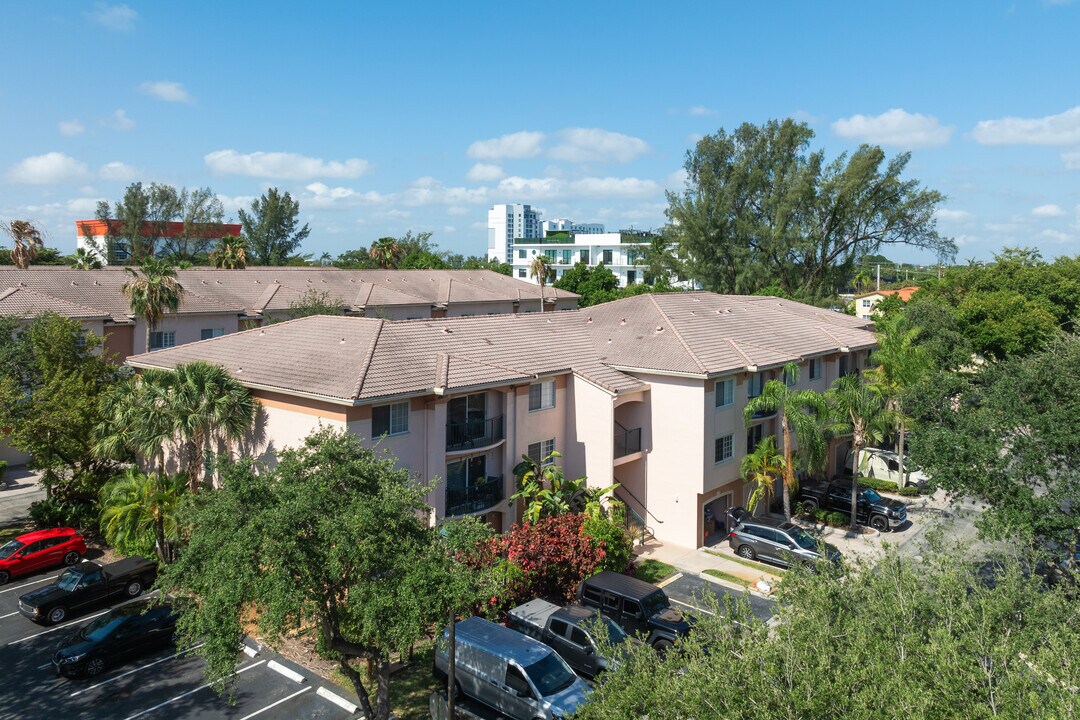 Village East in Fort Lauderdale, FL - Building Photo