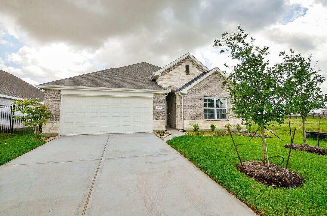 4656 Peony Grn Dr in Katy, TX - Foto de edificio