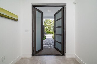 6864 SW 80th St in South Miami, FL - Building Photo - Building Photo