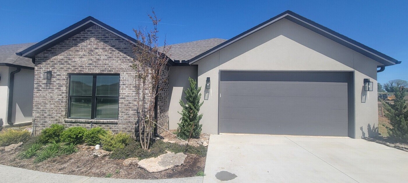 2074 E 130th St S in Jenks, OK - Building Photo