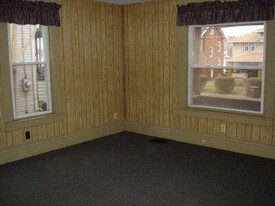 1108 Erie St S in Massillon, OH - Building Photo