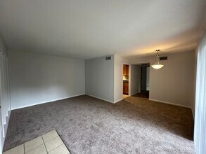 507 NW 39th Rd, Unit 218 in Gainesville, FL - Building Photo - Building Photo