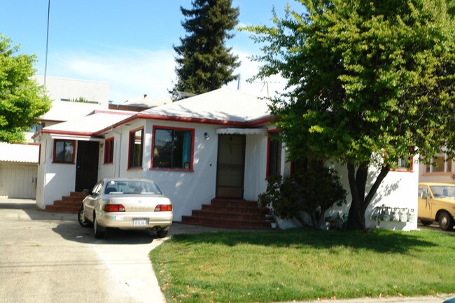 1713-1715 Addison St in Berkeley, CA - Foto de edificio - Building Photo