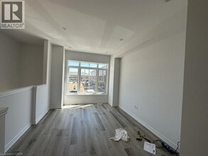 461 Blackburn Dr in Brantford, ON - Building Photo - Building Photo