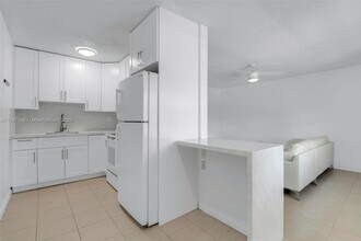 4590 SW 67th Ave in Miami, FL - Building Photo - Building Photo