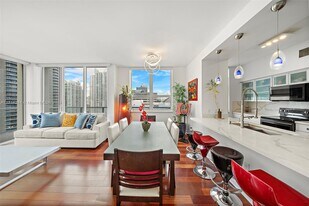 1155 Brickell Bay Dr in Miami, FL - Building Photo