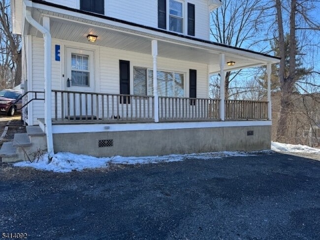 44 Oak St in Hamburg, NJ - Foto de edificio - Building Photo