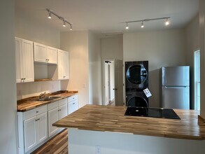900 Elm St, Unit A in Benton, KY - Foto de edificio - Building Photo