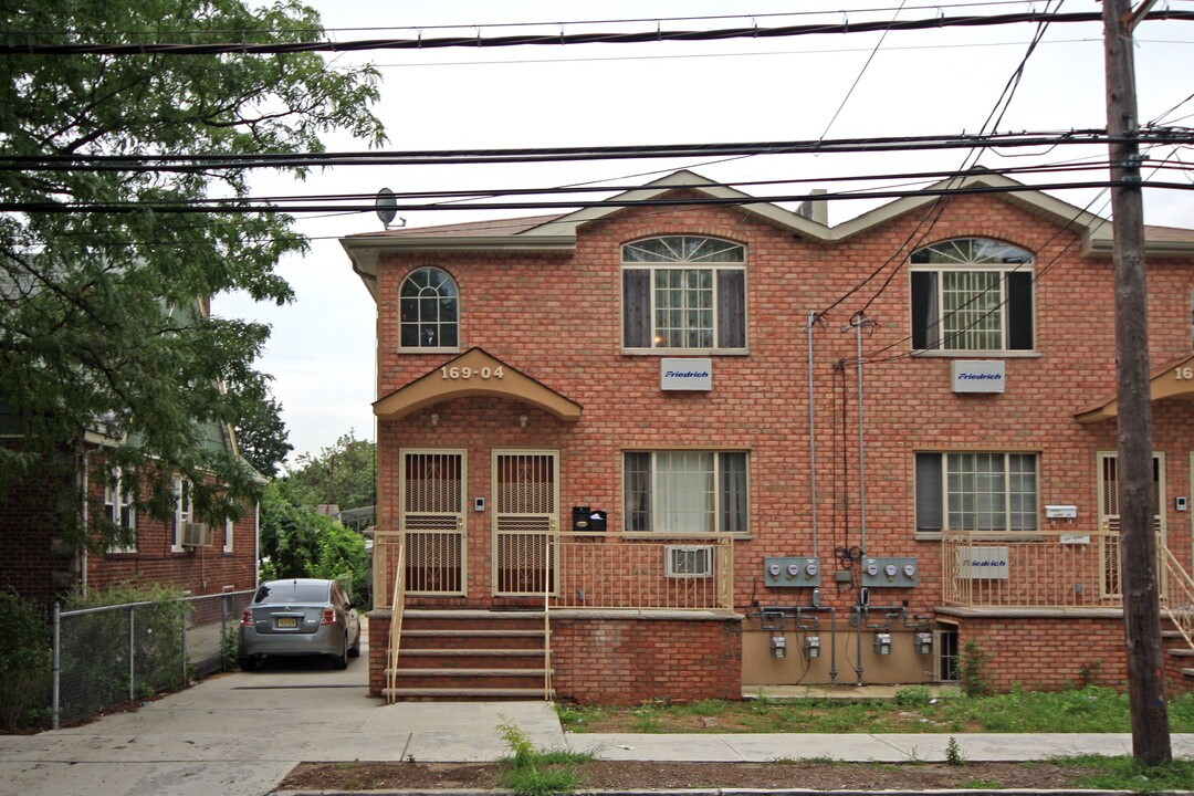 16904 140th Ave in Jamaica, NY - Building Photo