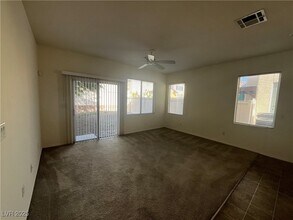4416 Santa Clarita Ave in Las Vegas, NV - Building Photo - Building Photo