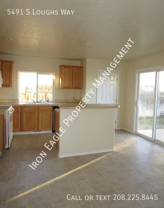 5491 S Loughs Way in Boise, ID - Building Photo - Building Photo