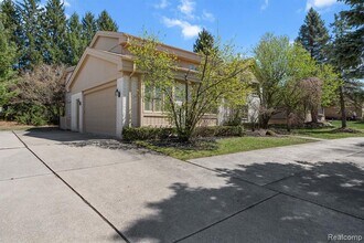 6739 Arlington Dr in West Bloomfield, MI - Building Photo - Building Photo