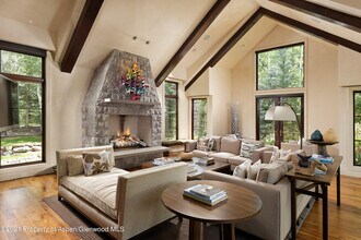 561 Meadowood Dr in Aspen, CO - Building Photo - Building Photo