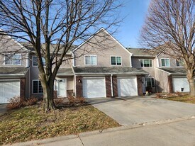 7425 Wistful Vista Dr in West Des Moines, IA - Building Photo