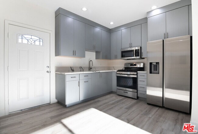 1327 23rd St, Unit B2 in Santa Monica, CA - Building Photo - Building Photo