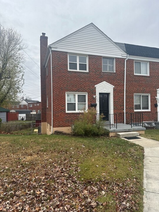 7615 Hillsway Ave in Parkville, MD - Building Photo