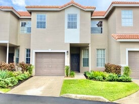 20950 Vía Azalea in Boca Raton, FL - Building Photo