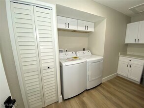 4180 Looking Glass Ln in Naples, FL - Foto de edificio - Building Photo