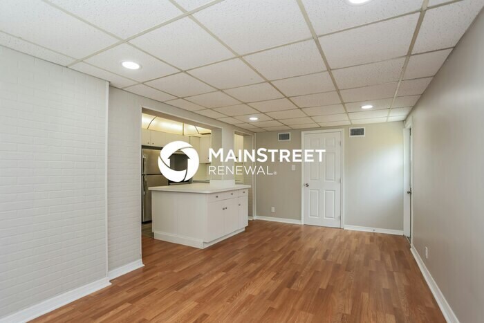 7025 Ponderosa Dr in Tampa, FL - Building Photo