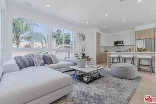 1214 N Sycamore Ave in Los Angeles, CA - Building Photo