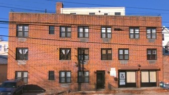 137 E 233rd St in Bronx, NY - Building Photo