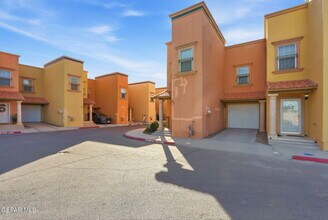 3150 N Yarbrough Dr in El Paso, TX - Foto de edificio - Building Photo